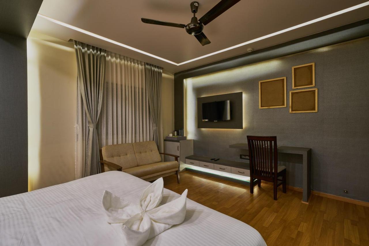 Tranquil La Casa Hotel Pune Exterior photo
